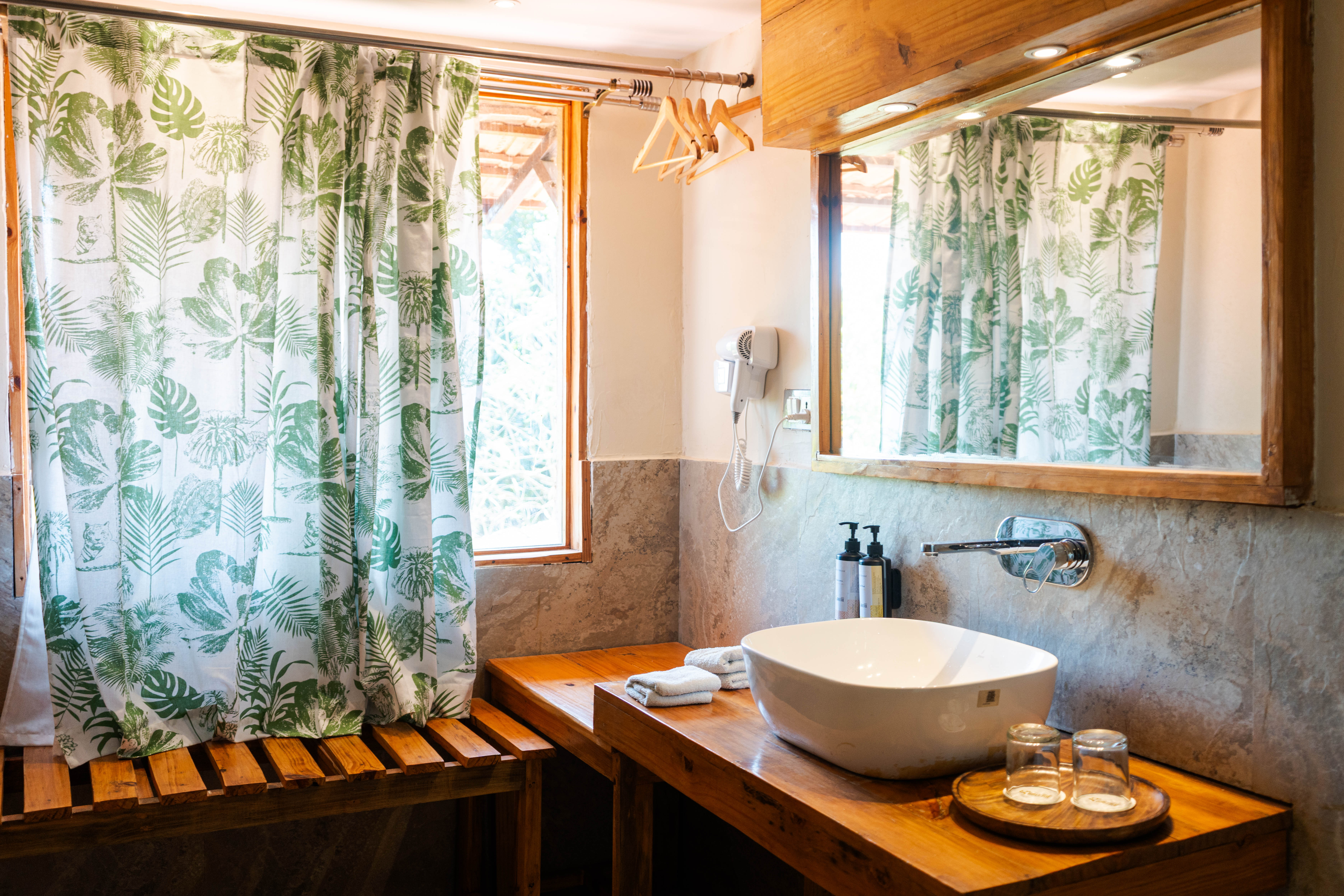 Family Suit Washroom(1)