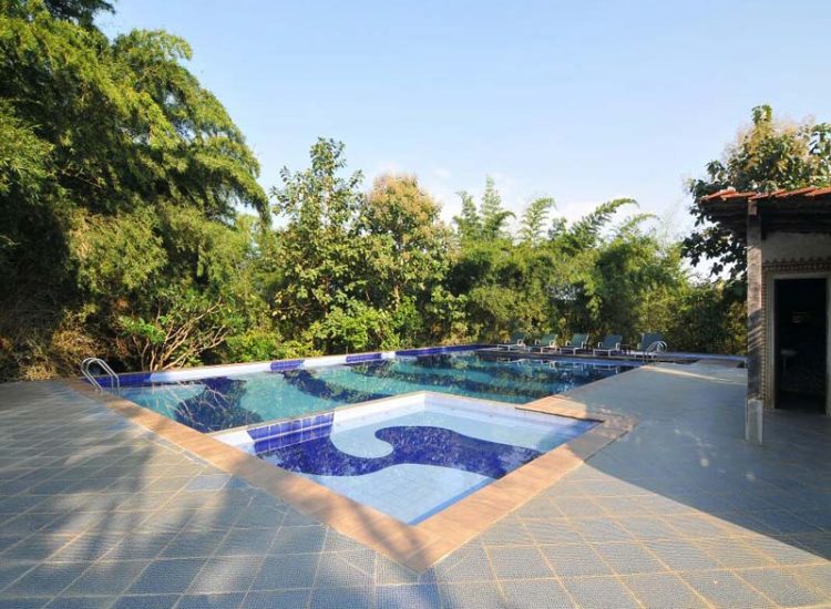 Kanha-resort-poolside1