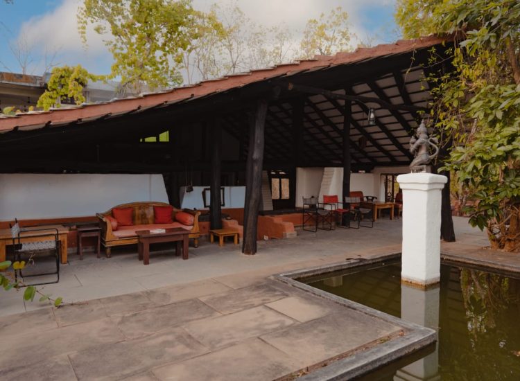 Outside Area The - Baithak_
