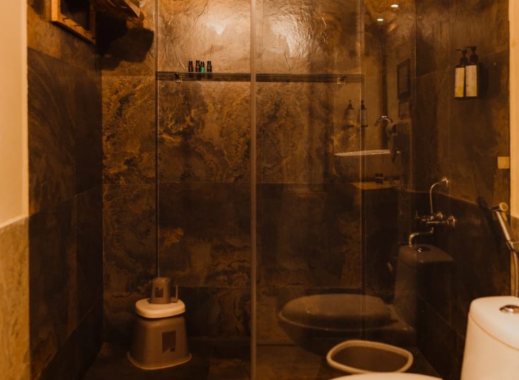 Riverside Cottage Washroom